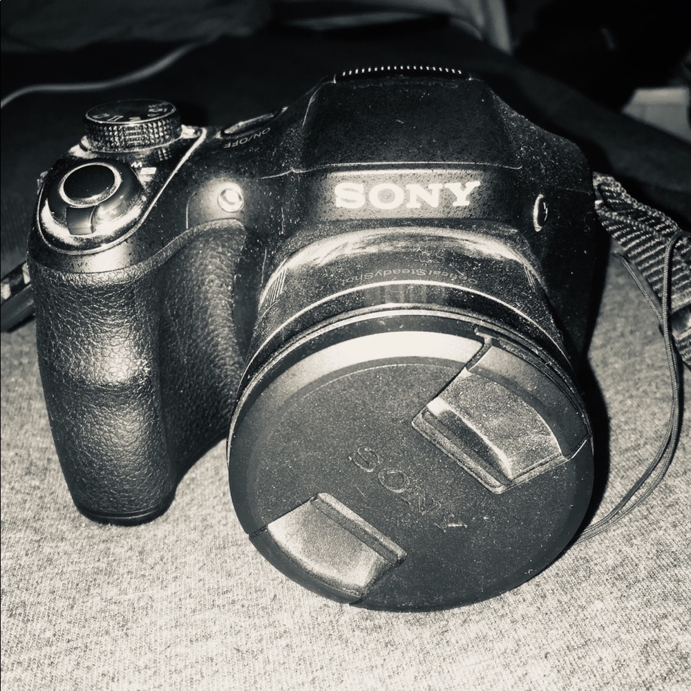 Sony camera - Picture 2 of 5
